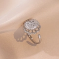 Silberner verstellbarer Kleeblatt-Ring mit funkelndem Zirkonia auf Seidenstoff - J104 Silber Rotierender Sonnenblumen Stil