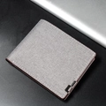 Portafoglio bifold sottile da uomo in tela grigia con bordo in pelle marrone e fibbia - Bianco Sporco