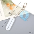 Detail view of acrylic letter Q keychain with marble texture and dimensions 13.5cm - Letter Q