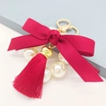 Portachiavi con perle alla moda con un grande fiocco di nastro rosso e nappa rossa - Rosso