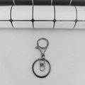 Detalle del juego de mosquetón de metal oscuro con anillo y gancho giratorio para llaveros DIY - Cierre en Forma de 8 Juego de 3 Piezas / Color gunmetal