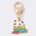 Ciondolo cupcake panda dorato con dettagli ciliegia e chiusura a cuore a moschettone - Cupcake Panda