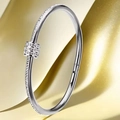 Detailansicht des silbernen Titanstahl-Armbands mit beweglichen diamantbesetzten Ringen - Einheitsgröße / Silber