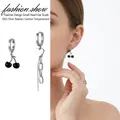 Orecchini asimmetrici in argento S925 con ciliegia e cuore in una finitura argento - Cerchi ciliegia asimmetrici / Nero/Argento