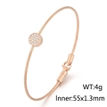 Minimalistischer Roségold-Drahtarmreif mit funkelndem Pavé-Diamant-Mittelstück - Roségold (KB169390-KPD)
