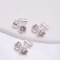 Macro-opname van drie 14K goudgevulde lelietje-van-dalen kralen voor DIY-sieraden maken - Zilver