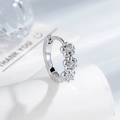 Pendientes huggie vintage de plata con tres flores de circón con un estilo muy dulce - Blanco (Pieza Única)