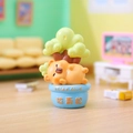 Figurine ours orange mignonne sur socle bleu décoration bureau cadeau relax club - Ornement Capybara Pin de Relaxation (A187)