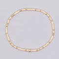 Pulsera bohemia hecha a mano con cuentas de color blanco crema y detalles dorados - Cuentas de Columna Beige Mate Oro