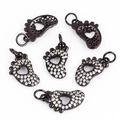 Pendentifs pieds de bébé en cuivre noir avec strass brillants et découpe en cœur - Empreinte Gun Black Plated / 1 pièce