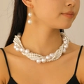 Parure de bijoux en perles blanches multicouches avec collier torsadé et boucles - Parure Torsadée Multicouche en Perles (Blanc KWG-116)