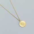 Goldene S925 Silberkette mit rundem Schlangenanhänger und Sonnenstrahl-Struktur - 925er Silber / Gold
