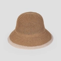 Dettaglio del delicato bordo all'uncinetto sul cappello da sole in paglia da donna - M (56-58cm) / Cammello