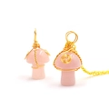 Détail du pendentif champignon en cristal rose fait main avec fil d'or enroulé - Quartz Rose Ton Or