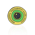 Emaille speldje cameralens geel en groen met Professional Photography Digital Studio tekst - Fotografie Lens