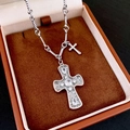 Silberne Kreuz-Anhänger Halskette mit funkelnden Zirkonia und zweischichtigem Design - Silber