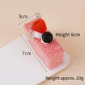 Modèle de gâteau mousse rose avec framboises et bleuets pour vitrine de pâtisserie - Rose