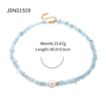 Dettaglio della collana di ghiaia blu e perle con chiusura a moschettone e catenella - Collana di Perle in Pietra Naturale Blu (JDN21519)