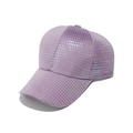 Detalle de gorra violeta con estampado de pata de gallo y acabado metálico irisado - Violeta Claro