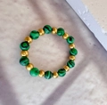 Detail of handmade elastic ring featuring alternating green malachite and gold beads - Elastic (Circumference 60mm) / Malachite