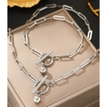 Set collana e bracciale a catena con graffetta d'argento con chiusura a T e pendente - Argento (C6120)