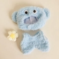Blaues Plüsch-Puppen-Outfit bestehend aus einem weichen zweiteiligen Set für 17cm Figuren - Blauer Bärenohren-Hut, Einteiler & Blumenclip Set / Passend für 17cm Puppen