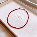 Minimalistische rote Perlenkette mit verstellbarem silbernem Karabinerverschluss - Halskette-Silberverschluss-Rot-4mm Durchmesser