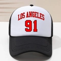 Detalle del estampado Los Angeles 91 en el panel blanco de una gorra trucker de red - Talla única / Negro