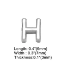 Dettaglio del ciondolo lettera H argento con dimensioni 9x7x3mm per gioielli fai-da-te - Lettera H