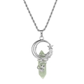 Halskette mit Stern, Mond und hellgrünem sechseckigem Kristallanhänger auf weißem Hintergrund - Grüner Aventurin / Silberkette