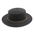 Dettaglio di cappello di paglia nero decorato con una catena dorata spessa e alla moda - M (56-58cm) / Nero