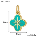Macro shot of 1.5cm green four-leaf clover pendant with star pattern and gold plating - BP1468B3 (Gold Flower - Cyan)
