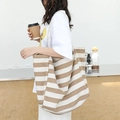 Grote gestreepte canvas draagtas met touwhandvatten in beige en wit voor vrouwen - Abrikoos