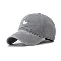 Dettaglio ricamo scoiattolo su cappello da baseball in cotone lavato grigio - Regolabile / Grigio