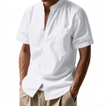 Gros plan sur la texture en lin blanc et le col Henley d'une chemise de plage pour hommes - S / Blanc