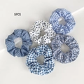 Set van 5 blauwe en witte scrunchies met bloemen en ruiten voor knotjes kapsels - Hemelblauw 5-delige Set