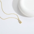 Collier doré avec pendentif dessin animé et zircon blanc sur support en céramique blanc - Figurine en Zirconia Blanc (XL3221-1)