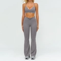 Set yoga grigio scuro da donna con reggiseno sportivo a V e leggings a vita alta a zampa - Taglia S / Top E Pantaloni / Reggiseno + Pantaloni a Zampa / Grigio Scuro