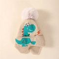 Khaki gebreide babymuts met groene dino-afbeelding en roze pompon voor de winter - Oorklep stijl / Gebreide dinosaurus-Beige