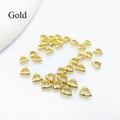 Vista detallada de cuentas espaciadoras triangulares doradas para joyería y artesanía - 3mm Agujero 1,2mm / Dorado