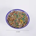 Modelo de cuenco de arroz blanco artificial con cebollino en un cuenco de cerámica con flores - Arroz de Grano con Cebollino