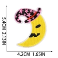 Dettaglio della toppa ricamata luna con cappello da mago, dimensioni 5,4 cm x 4,2 cm - Luna Mago (X3UL-075-06)
