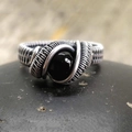 Anello vintage a nodo d'argento con onice nera ovale su base di pietra naturale - US 6