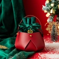 Weihnachts-Geschenktasche aus rotem Leder und grünem Samt mit goldener Plakette - Metallanhänger Stil / Burgunderrot