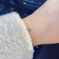 Pulsera de cuentas bañada en oro de 18k minimalista con un circón azul en la muñeca - Cadena de Bolas Circonita Azul