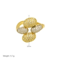 Detailansicht eines Gold-Silber-Herzrings mit Zirkonia-Steinen und 20mm Maßangabe - Zweifarbiger Ovaler Zirkonia-Stil (DR240809-A)