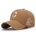 Khakifarbene Baumwoll-Basecap mit 3D-Stickbuchstaben C und seitlichem Text im Retro-Stil - Dunkelbeige
