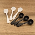 Set of six plastic measuring spoons in black and white colors on a wooden table - 0.5g Curved Premium Short Handle (6*1.8*0.9cm) / White/Black/Color