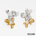 Zweifarbige Blumenohrringe in Silber und Gold mit weißer Perle, Modell SD3280 - Zweifarbiges Gold & Silber Blumen-Stil (SD3280)