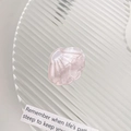 Pinza para el pelo con forma de concha rosa de acetato sobre bandeja de vidrio - Rosa Floral